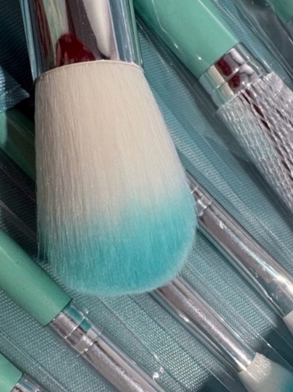 Tiffany makeup brush set - Picture 6 of 10